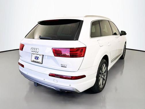 Glacier White Metallic 2018 Audi Q7 3.0T Prestige