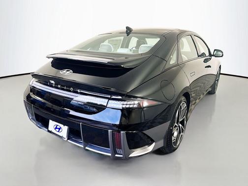 2025 Hyundai IONIQ 6 Limited