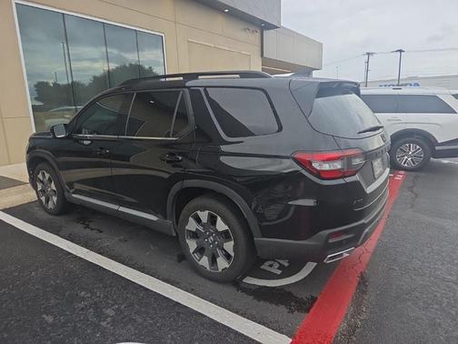 Crystal Black Pearl 2026 Honda Pilot Touring