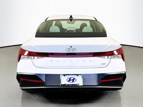 2026 Hyundai ELANTRA HEV Limited