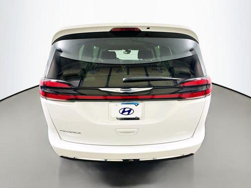 2022 Chrysler Pacifica Touring-L