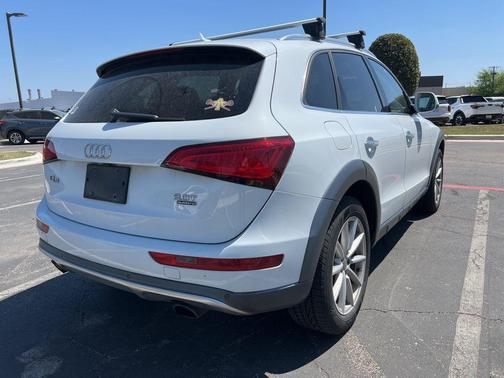 Glacier White Metallic 2017 Audi Q5 2.0T Premium Plus