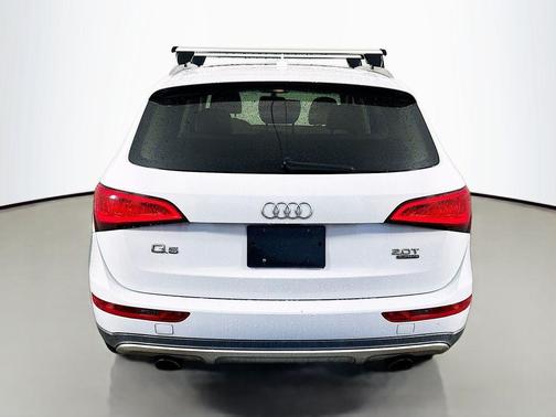 Glacier White Metallic 2017 Audi Q5 2.0T Premium Plus