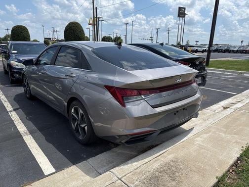 2023 Hyundai ELANTRA Limited