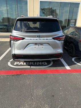 Celestial Silver Metallic 2021 Toyota Sienna