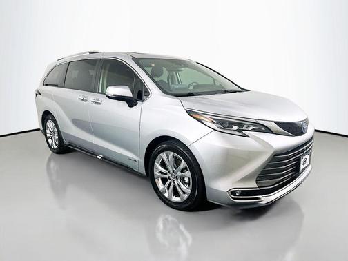 Celestial Silver Metallic 2021 Toyota Sienna