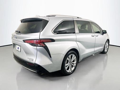 Celestial Silver Metallic 2021 Toyota Sienna
