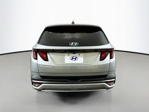 Shimmering Silver 2025 Hyundai TUCSON SE