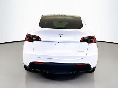 Pearl White 2025 Tesla Model Y Long Range