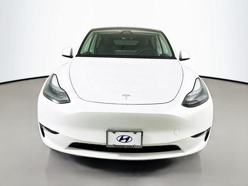Pearl White 2025 Tesla Model Y Long Range