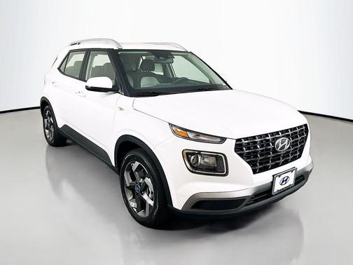 Lunar White 2026 Hyundai VENUE SEL