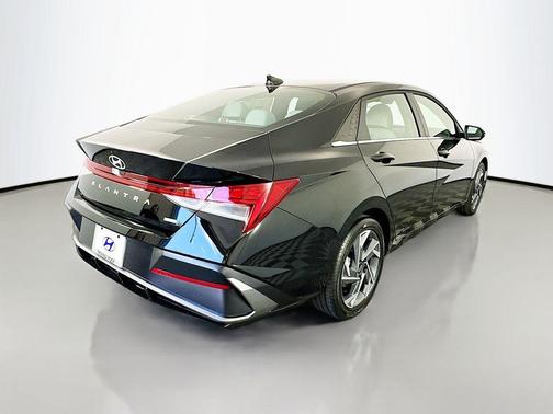 2025 Hyundai ELANTRA HEV Limited