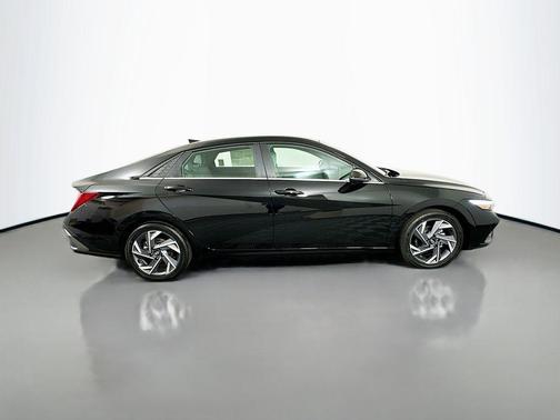 2025 Hyundai ELANTRA HEV Limited