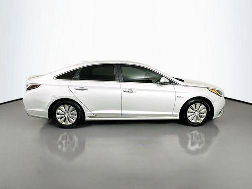 2016 Hyundai SONATA Hybrid SE