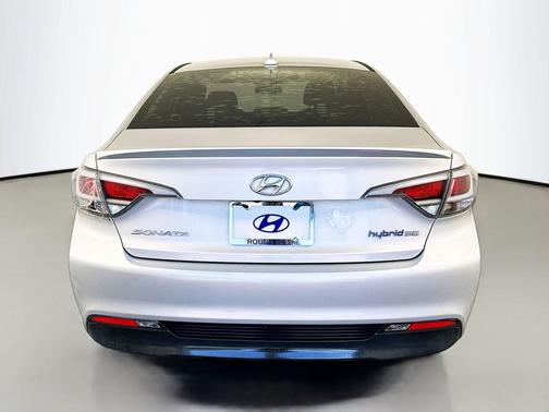 2016 Hyundai SONATA Hybrid SE