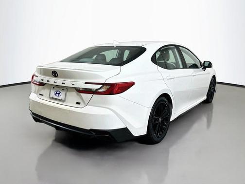 Ice 2025 Toyota Camry SE