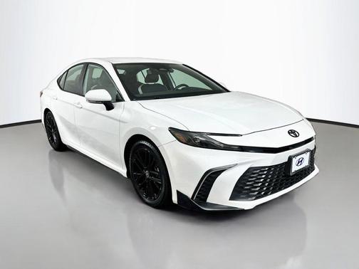 Ice 2025 Toyota Camry SE