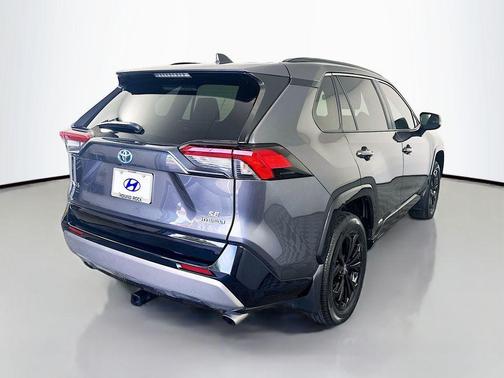 2022 Toyota RAV4 Hybrid SE