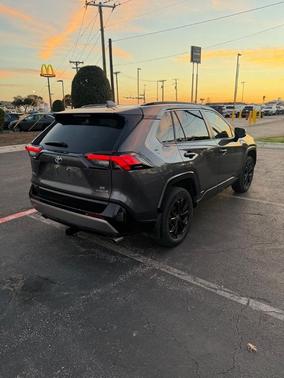 2022 Toyota RAV4 Hybrid SE