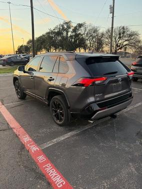 2022 Toyota RAV4 Hybrid SE