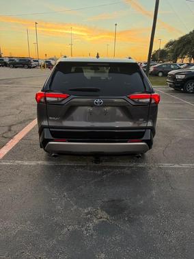 2022 Toyota RAV4 Hybrid SE