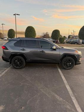 2022 Toyota RAV4 Hybrid SE