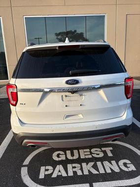 Oxford White 2017 Ford Explorer XLT