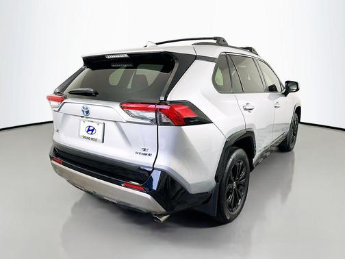 2023 Toyota RAV4 Hybrid SE