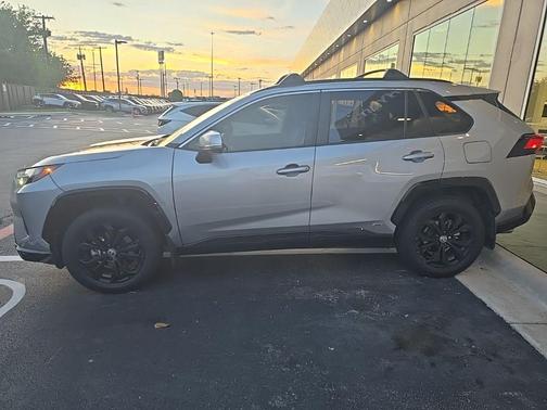 2023 Toyota RAV4 Hybrid SE