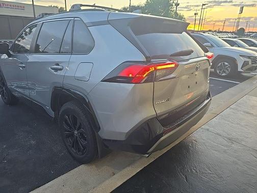 2023 Toyota RAV4 Hybrid SE