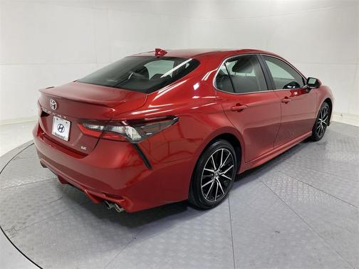 Photo 5 of 34 of 2021 Toyota Camry SE