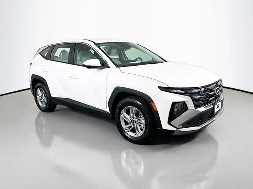 White Pearl 2026 Hyundai TUCSON SE