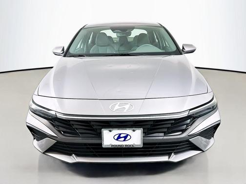 Metal 2025 Hyundai ELANTRA SE