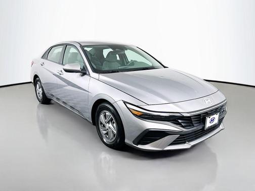 Metal 2025 Hyundai ELANTRA SE