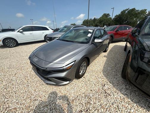 Metal 2025 Hyundai ELANTRA SE
