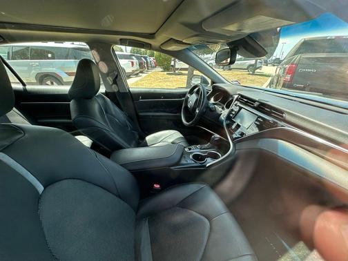 Blue Streak Metallic 2018 Toyota Camry XSE