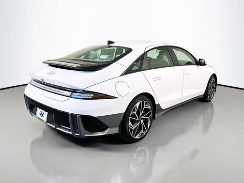 2025 Hyundai IONIQ 6 SEL