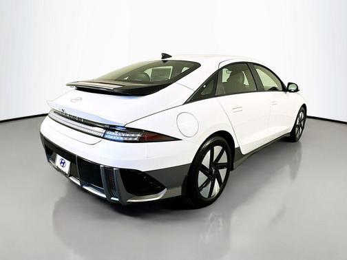 2025 Hyundai IONIQ 6 SE