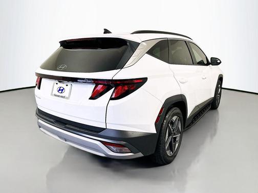 White Pearl 2026 Hyundai TUCSON SEL