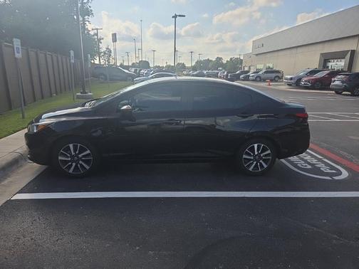 Super Black 2021 Nissan Versa 1.6 SV