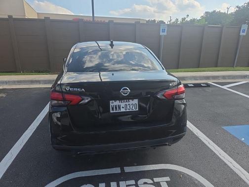 Super Black 2021 Nissan Versa 1.6 SV