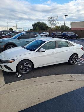 2024 Hyundai ELANTRA Limited