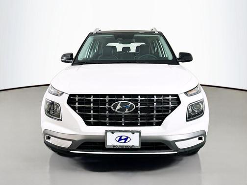 Lunar White 2026 Hyundai VENUE SEL