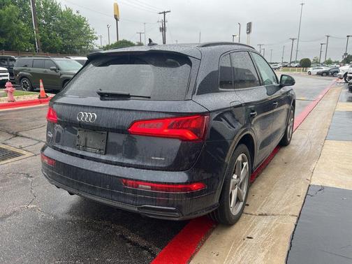 Moonlight Blue Metallic 2020 Audi Q5 45 Titanium Premium