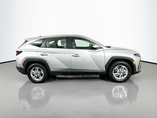 Shimmering Silver 2026 Hyundai TUCSON SE