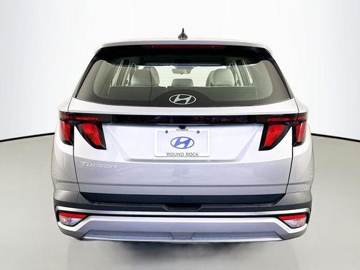 Shimmering Silver 2026 Hyundai TUCSON SE
