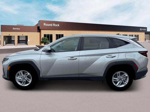 Shimmering Silver 2026 Hyundai TUCSON SE