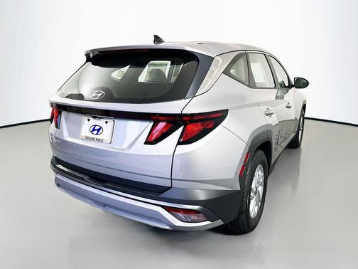 Shimmering Silver 2026 Hyundai TUCSON SE