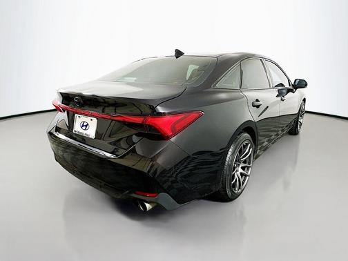 2022 Toyota Avalon XLE