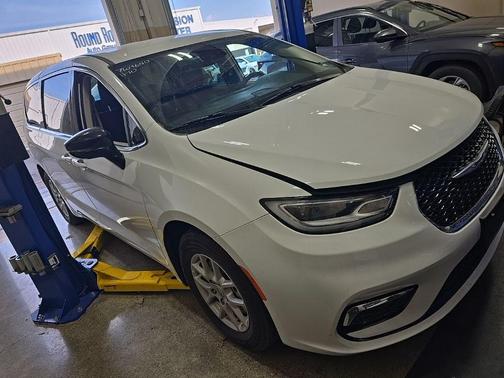 2024 Chrysler Pacifica Touring-L